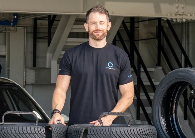 Jonathan Benson, fondateur et testeur de pneus chez Tyre Reviews