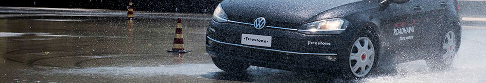 Essais en conditions humides du Firestone Roadhawk